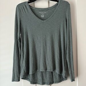 🇺🇸AMERICAN EAGLE🦅 “Soft & Sexy Slub” L/S Dark Green Striped V neck. Size XS